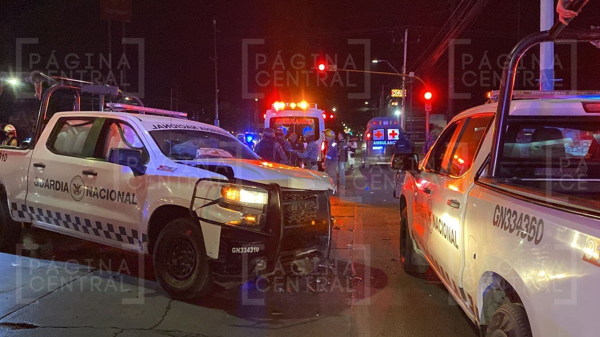Guardia Nacional vuelve a chocar ahora con un taxi en Torres Landa; también ignora el rojo