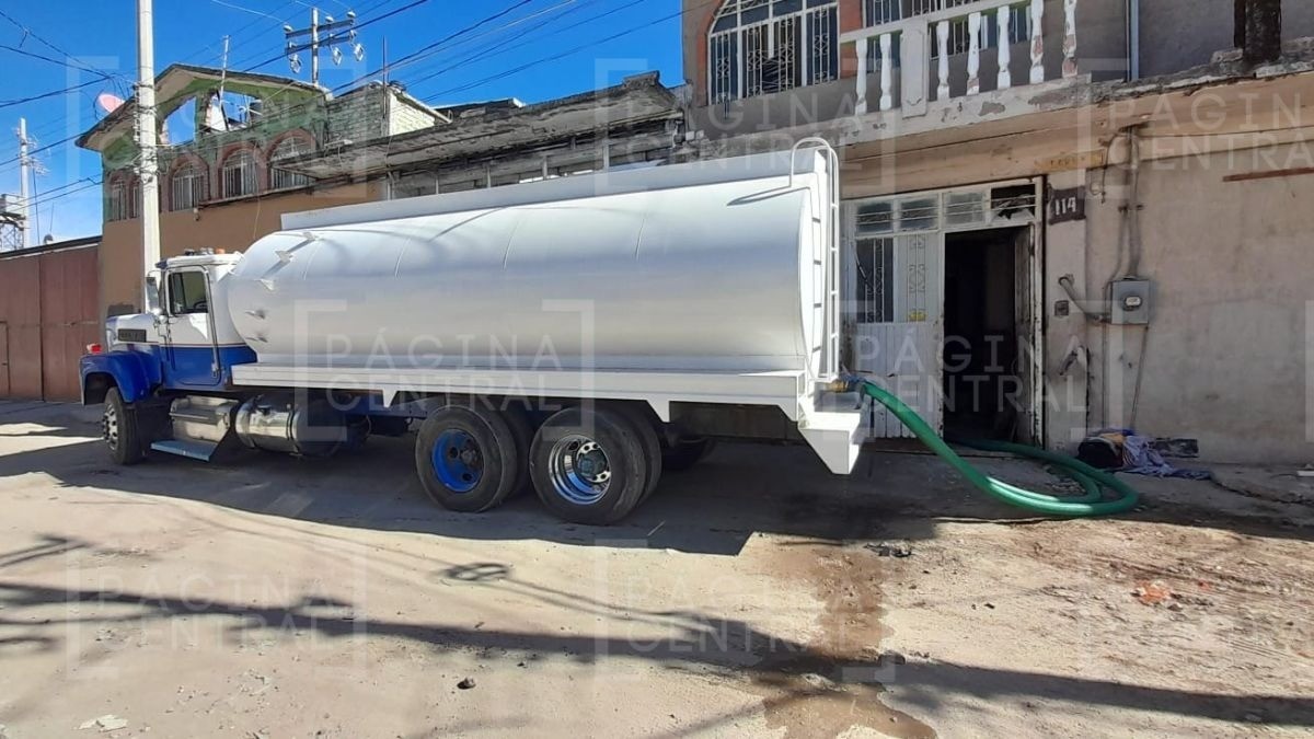Demanda de agua potable por escasez y calor satura a piperos de León