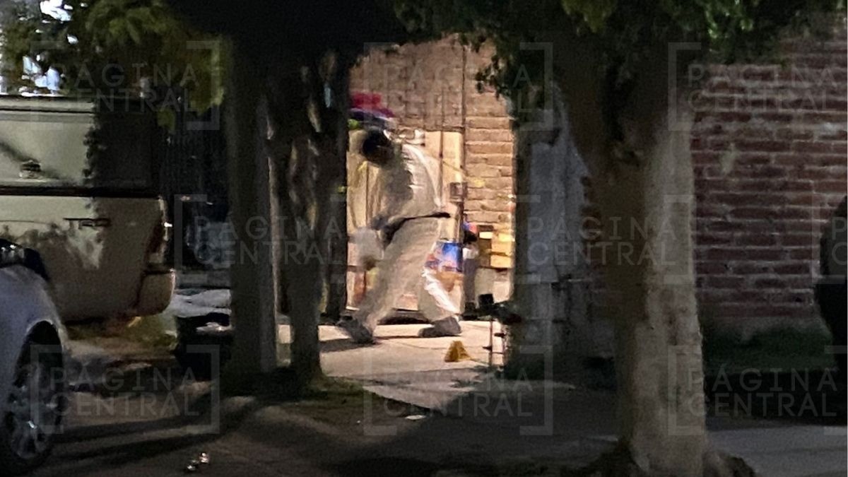 Hombre con machete iba a asaltar tiendita, pero motociclista vio todo y lo mató a balazos