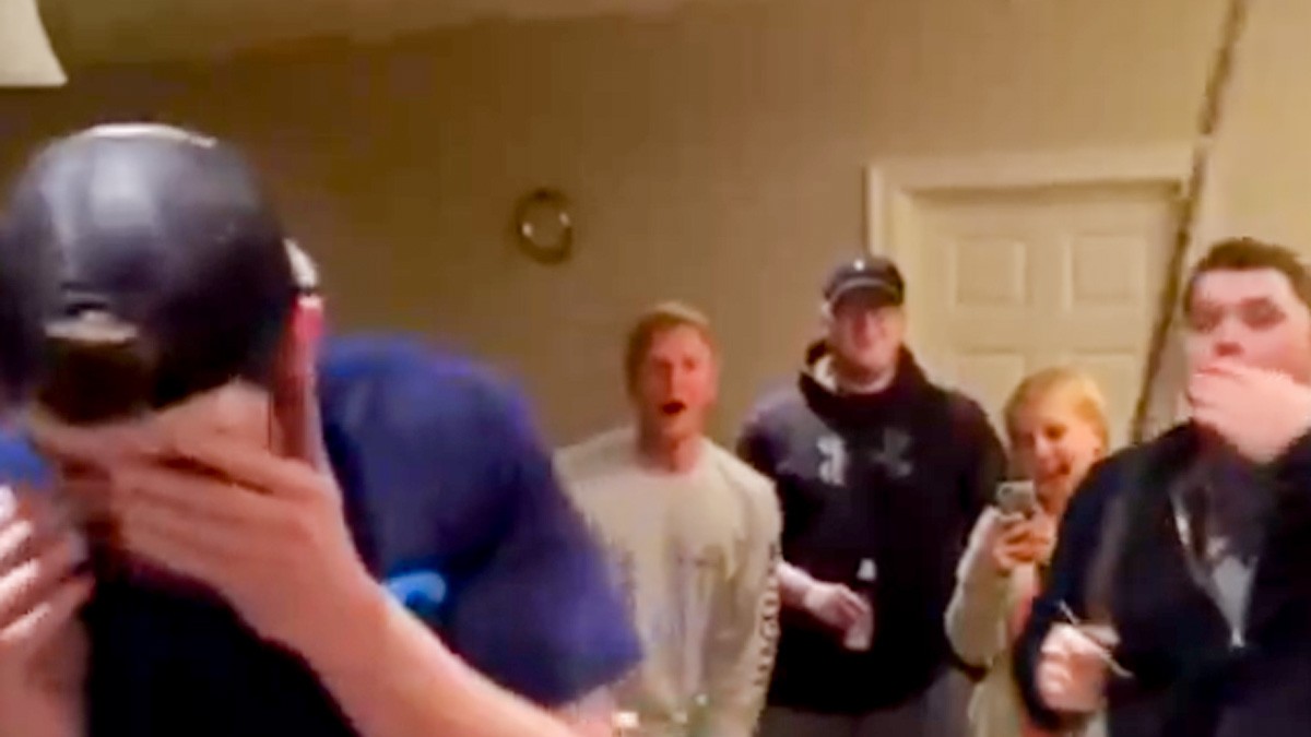 VIDEO ¡No más retos virales! Chicas graban error de joven tras cortar la nariz a su amigo