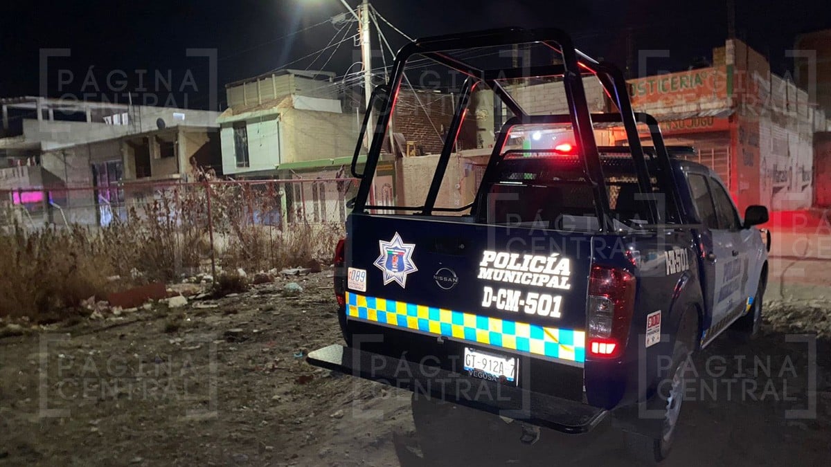 Motosicarios balean a un hombre sentado en la banqueta en la colonia Piedra Azul