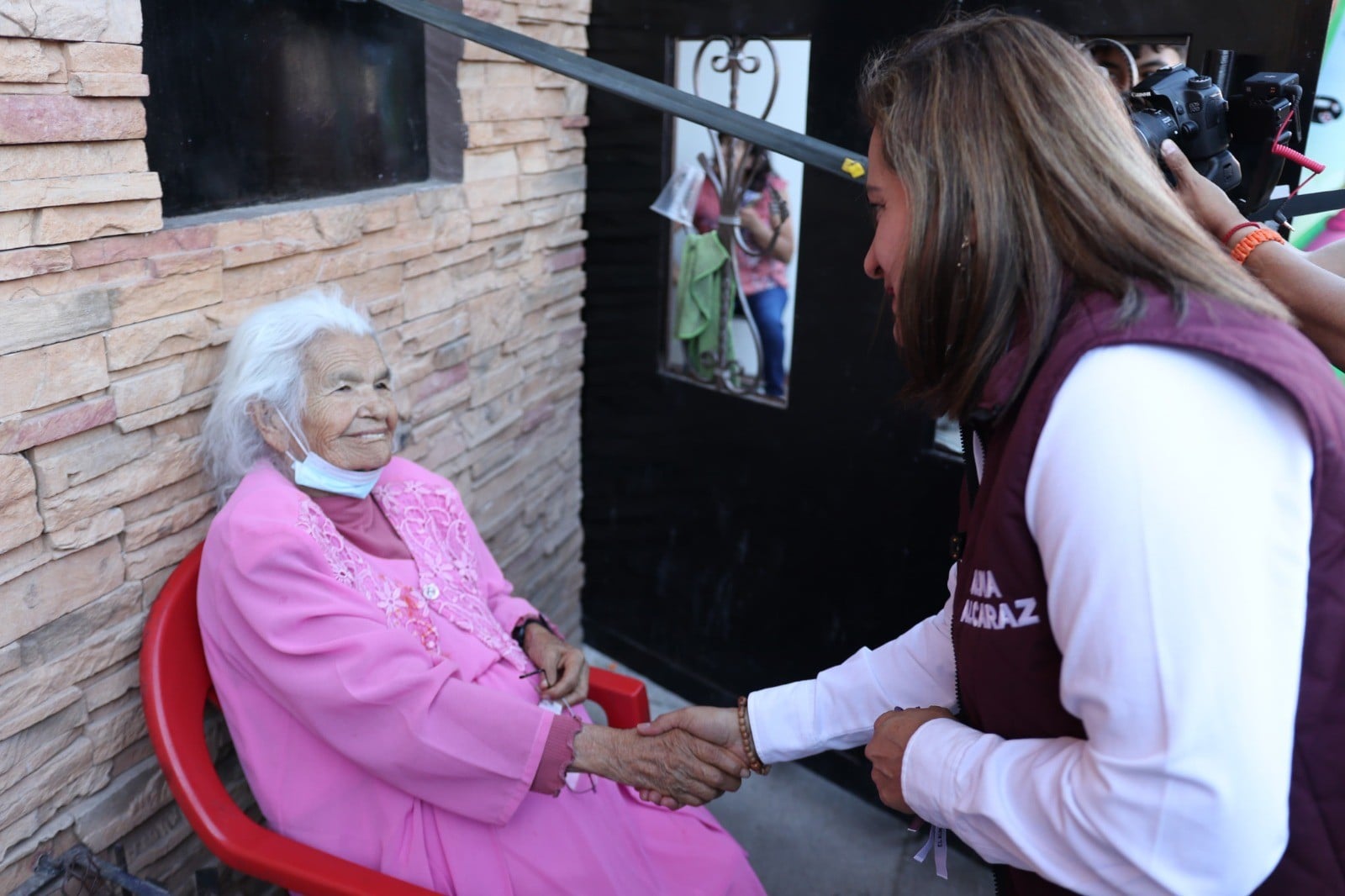 Alma Alcaraz denuncia 'olvido' de personas con discapacidad y les promete apoyos