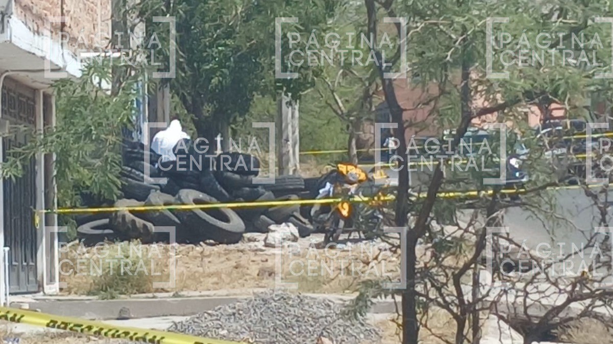 Matan a hombre mientras reparaba una motocicleta