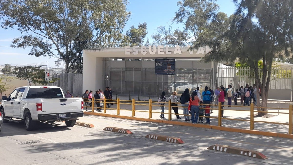 Denuncian padres de familia hostigamiento y malos manejos en Escuela de Vanguardia