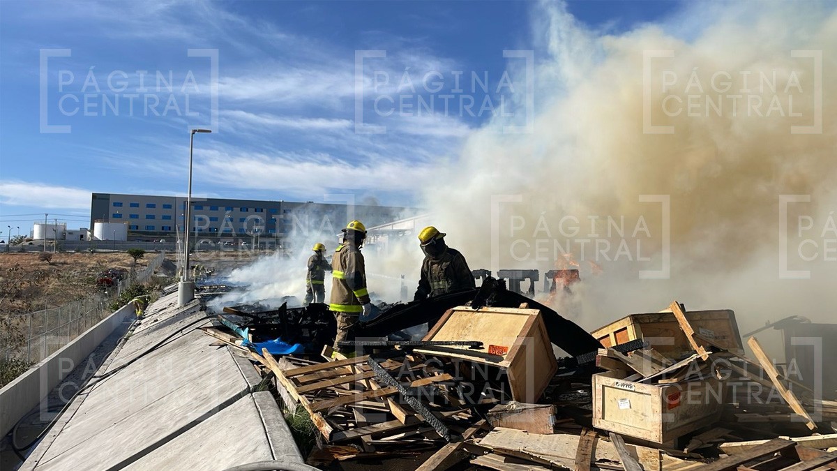 Arde almacén de una empresa en el Parque Industrial Colinas en León