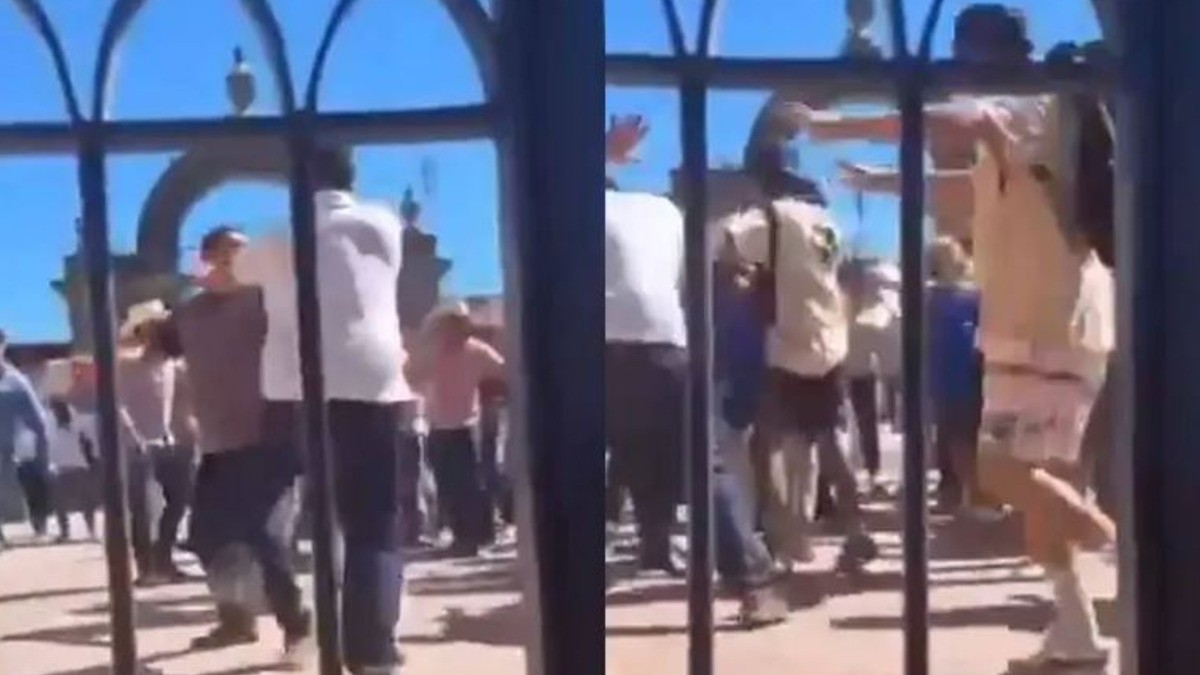 Ni la iglesia respetan: feligreses convierten atrio en campo de batalla