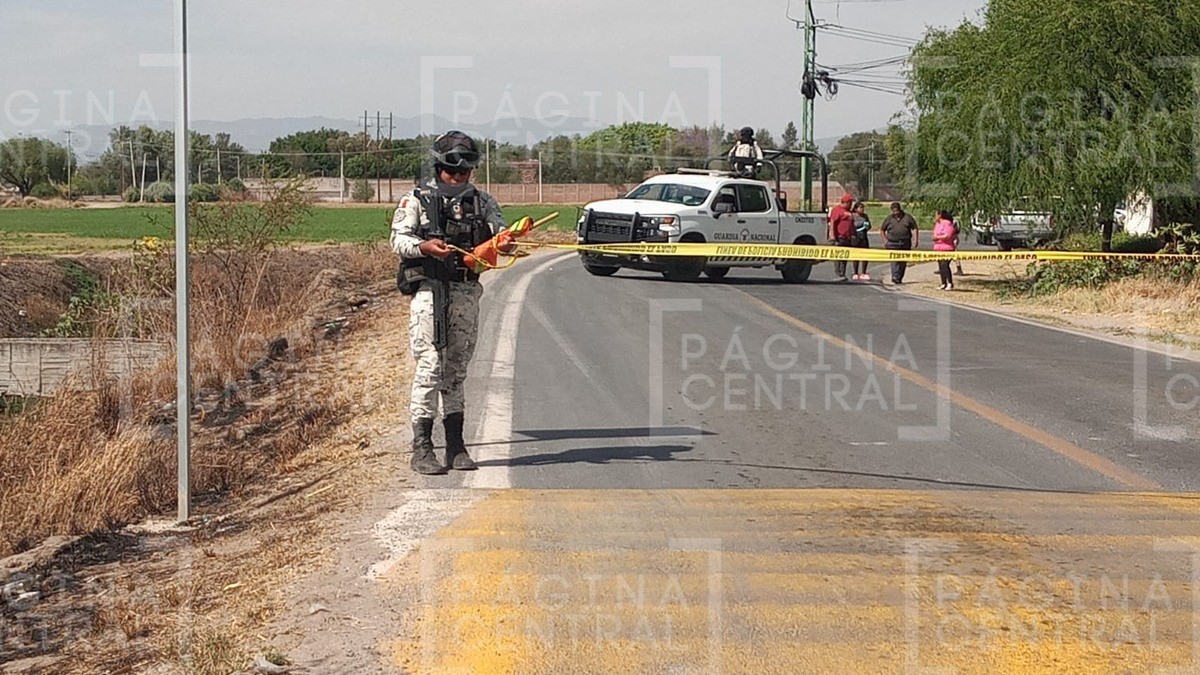 Iba conduciendo y disparan a motociclista al circular por San Miguel Octopan; está muerto