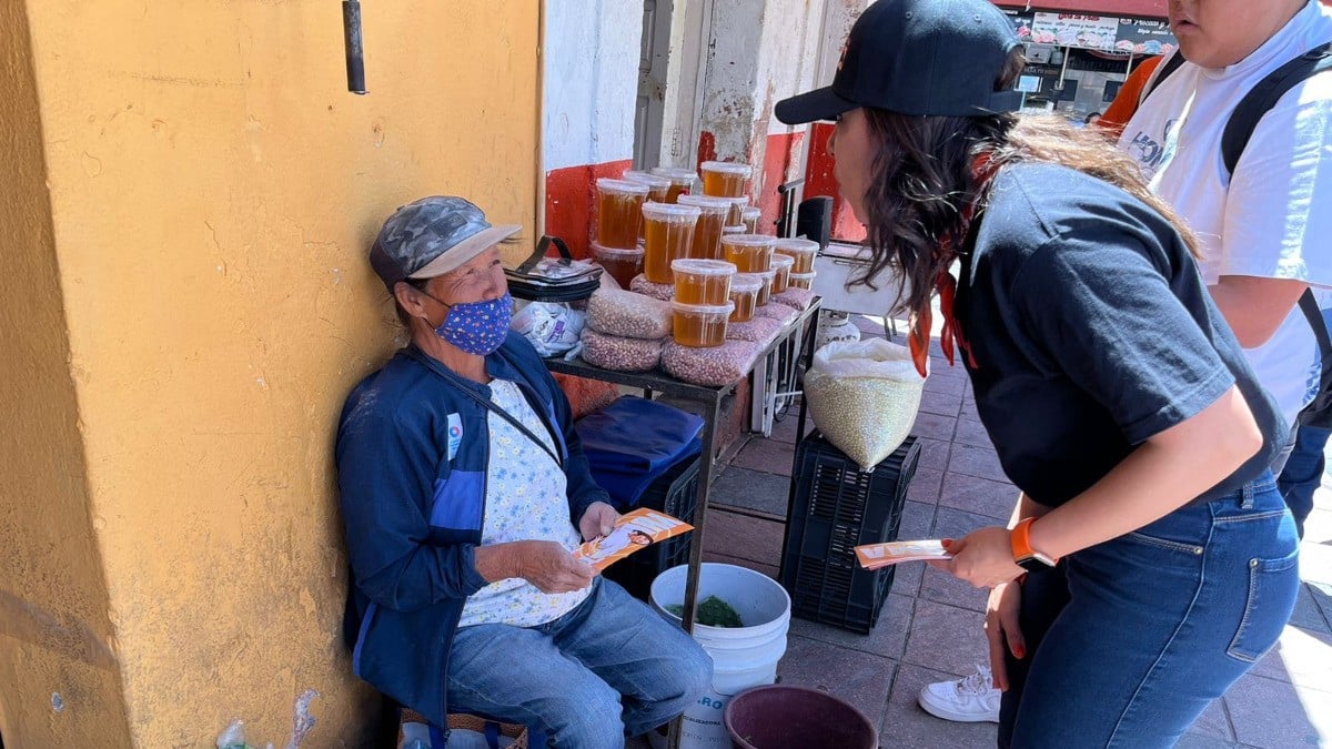 Yulma Rocha promete apoyar al comercio popular en visita a mercados