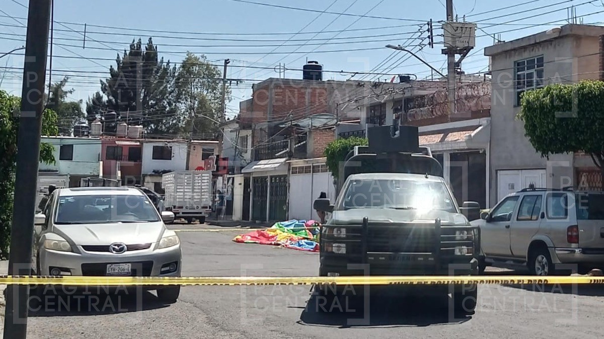 Sicarios entran a 2 casas y matan a 4 personas y a otra más cuando limpiaba un inflable