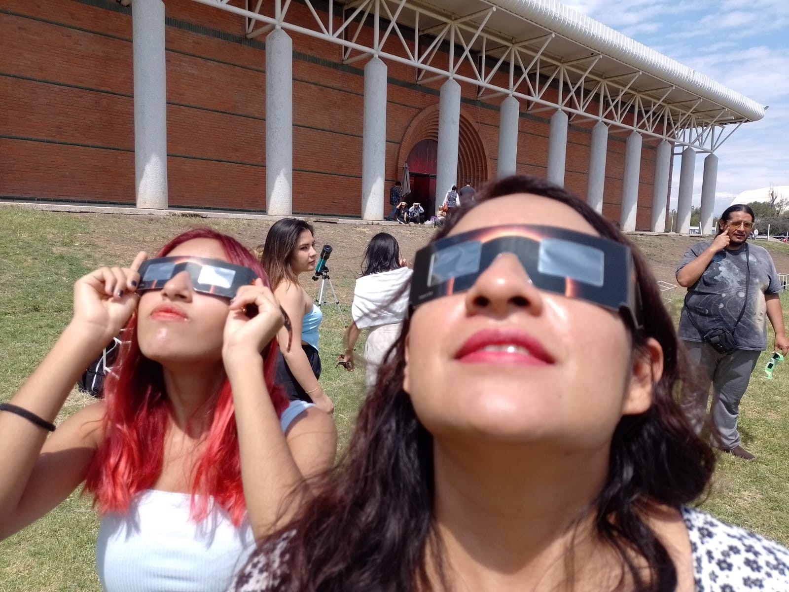 No veas el eclipse directo ¡podrías perder la vista!; checa estos tips