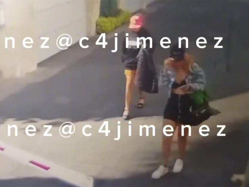 VIDEO Captan a mujeres saliendo del motel tras dejar muerto a joven en la habitación