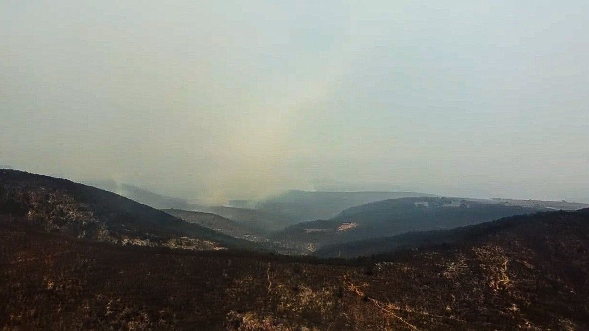 Controlan incendio en la sierra de Santa Rosa; esperan sofocar hoy el fuego por completo