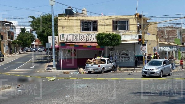 Atropella y mata a un ciclista y luego choca contra un auto y dos negocios en La Merced