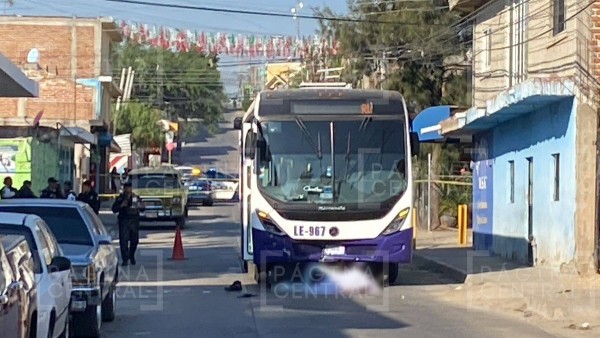 Muere motociclista al chocar contra camión urbano en Cerrito de Jerez