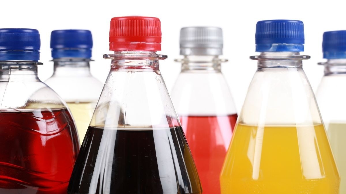 ¿Cuáles son los refrescos menos dañinos para los niños? Esto es lo que dice Profeco