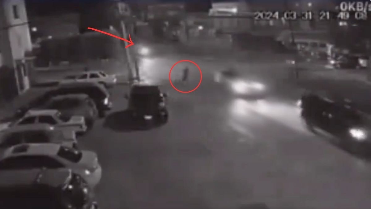 VIDEO Captan atropello de peatón en San Felipe de Jesús; ¡salió volando!