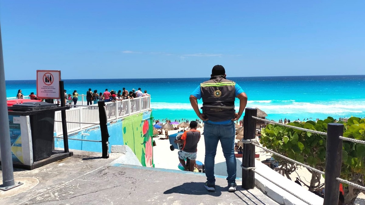 '¡Dios, no nos quites a nuestro hijo!', se ahoga niño en playa de Cancún