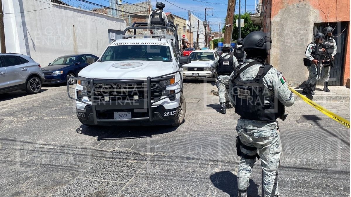 Hombre iba caminando en calle de El Duraznal cuando desde un auto lo balearon en la cabeza