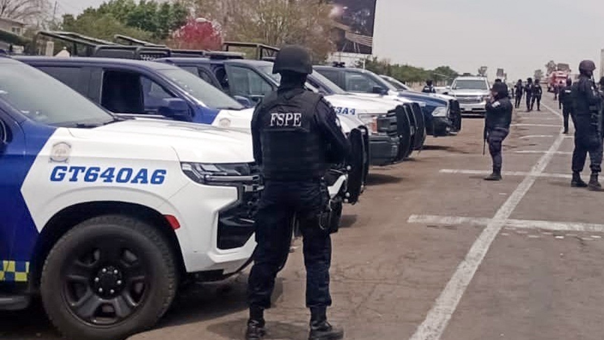 FGE, Policía Estatal y Ejército aseguran arsenal de 143 armas de fuego en operativo