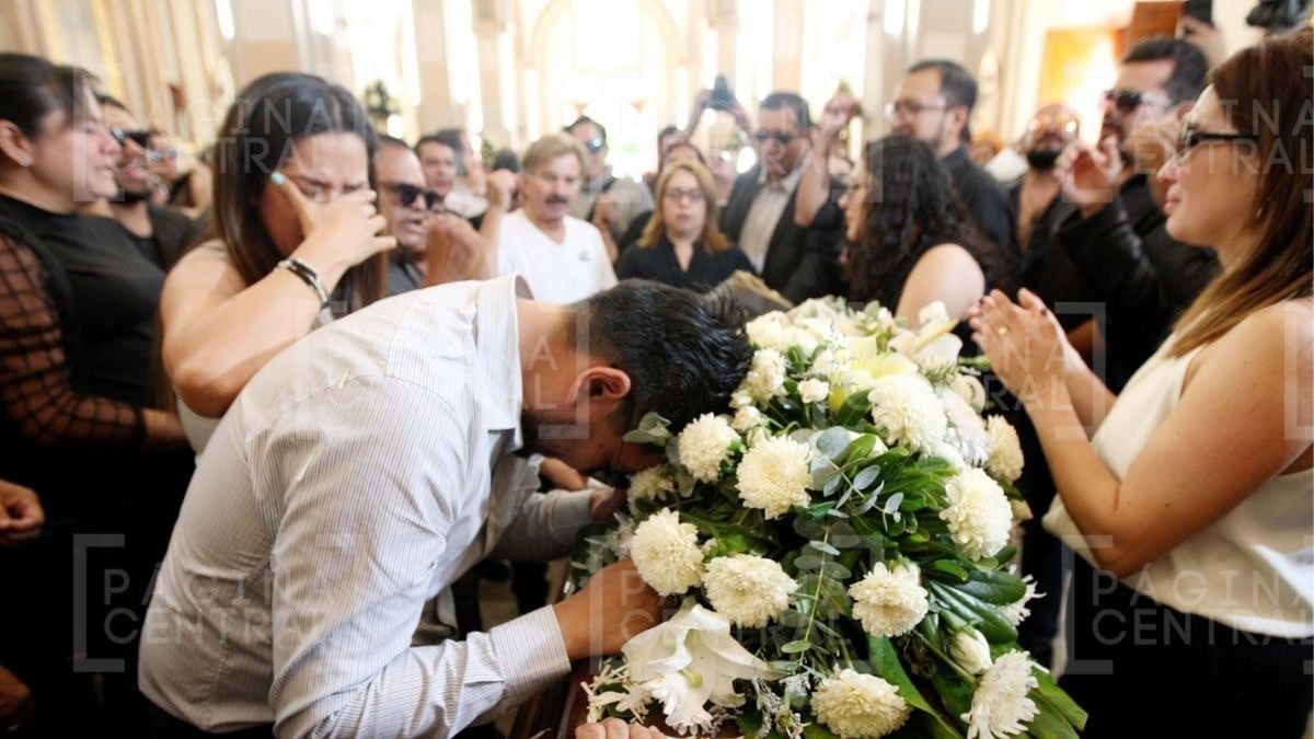 Dan último adiós a Gisela Gaytán y blindan Catedral de Celaya