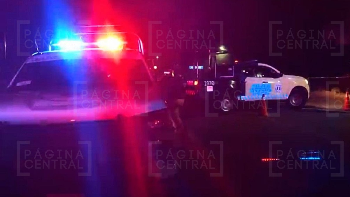 Pareja viajaba en moto por la carretera cuando sicarios los asesinan a balazos