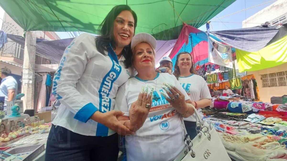 Con la candidata hasta en las uñas: así reciben a Ale Gutiérrez en tianguis de Loma Bonita
