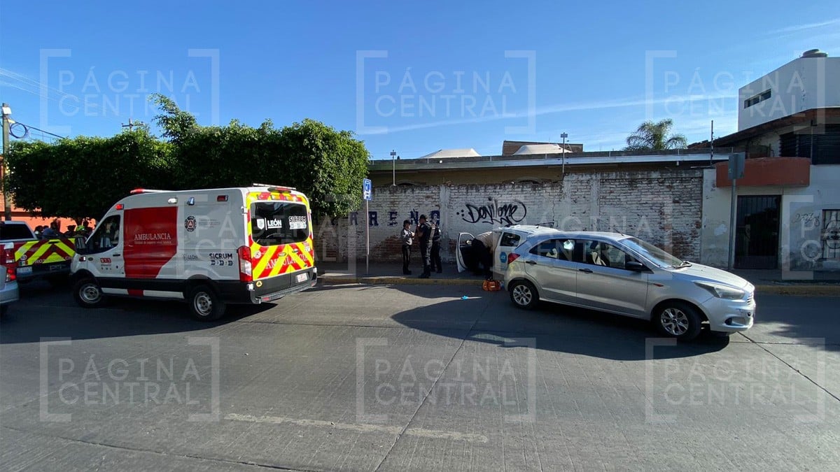Hombre se resiste a un asalto, lo apuñalan y choca en su huida en la colonia La Brisa