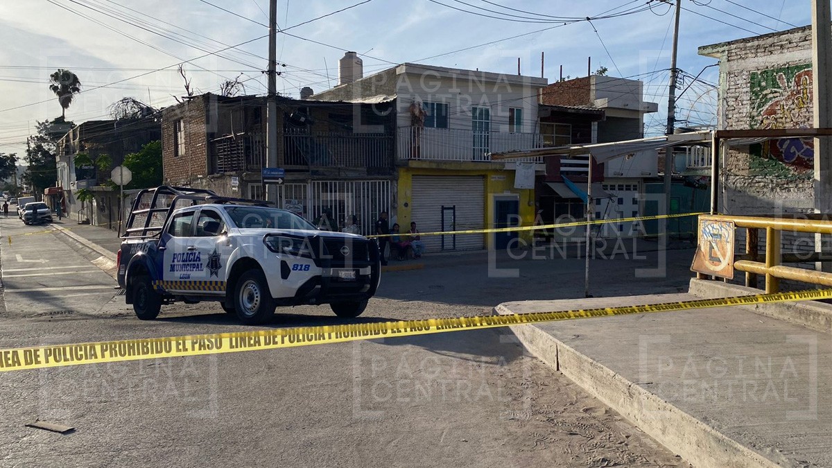 Sicarios en moto atacan a balazos a un hombre en la colonia San Sebastián