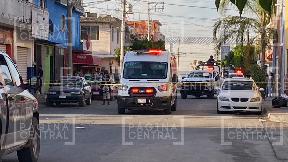 Motosicarios persiguen y asesinan a balazos a un hombre en la colonia Villanueva