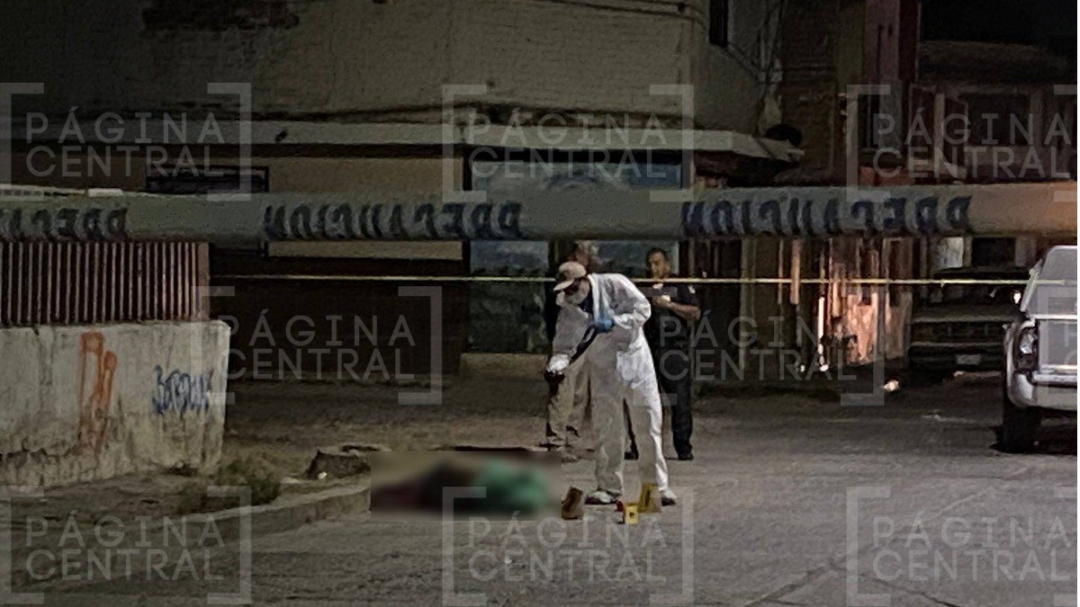 Abandonan un cuerpo encobijado durante la madrugada en La Carmona