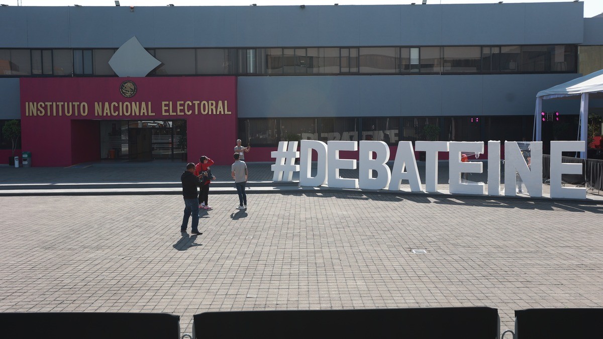 Pide Iglesia dejar atrás guerra sucia en debate presidencial