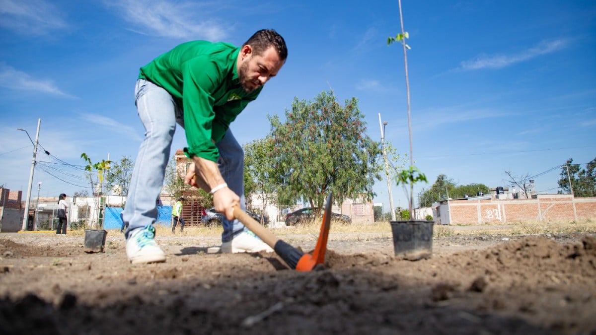 Va Gerardo Fernández contra la desigualdad social en León