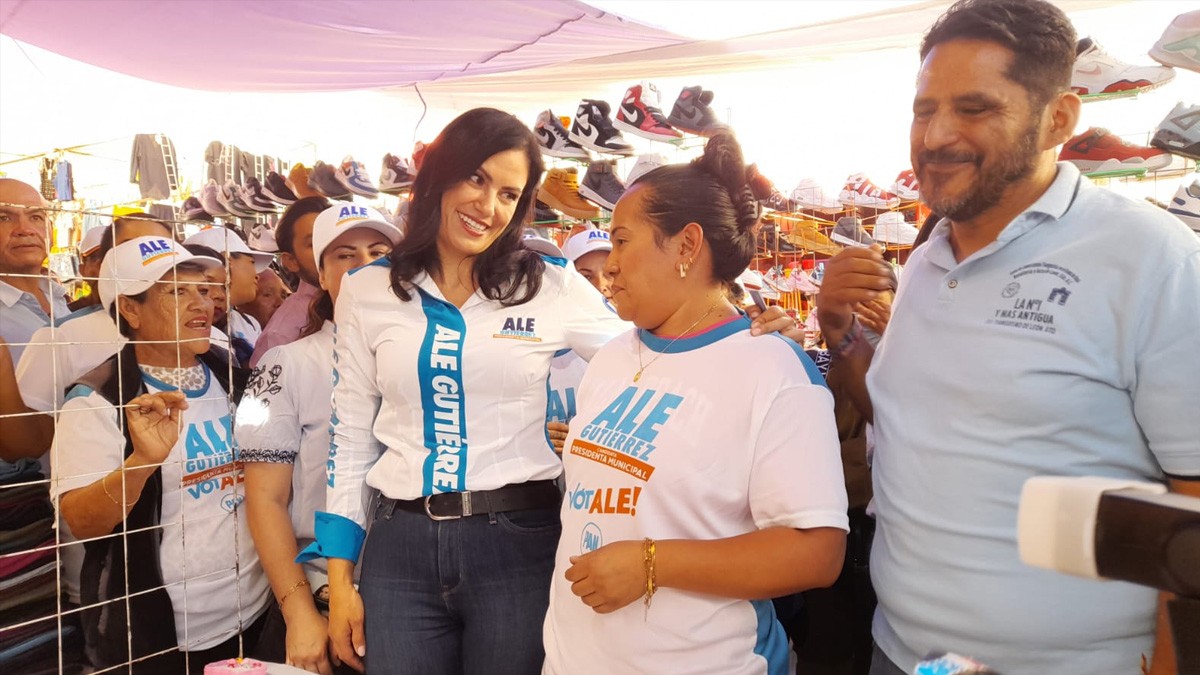 Recorre Alejandra Gutiérrez tianguis y mercado de San Juan Bosco