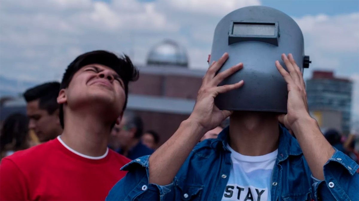 Tras eclipse solar, aumentan las consultas en Google por dolor en los ojos