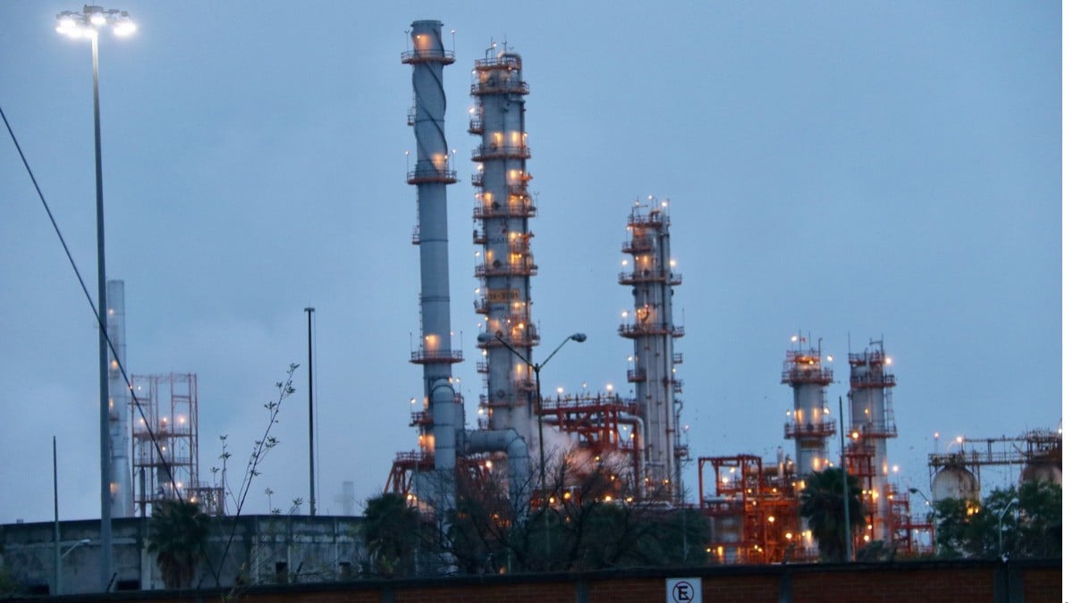 Caen 83% ingresos petroleros