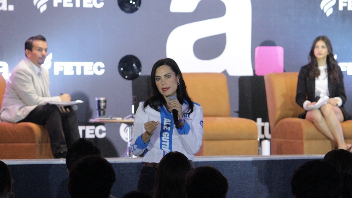 Responde Alejandra Gutiérrez inquietudes de estudiantes sobre seguridad y estrés hídrico