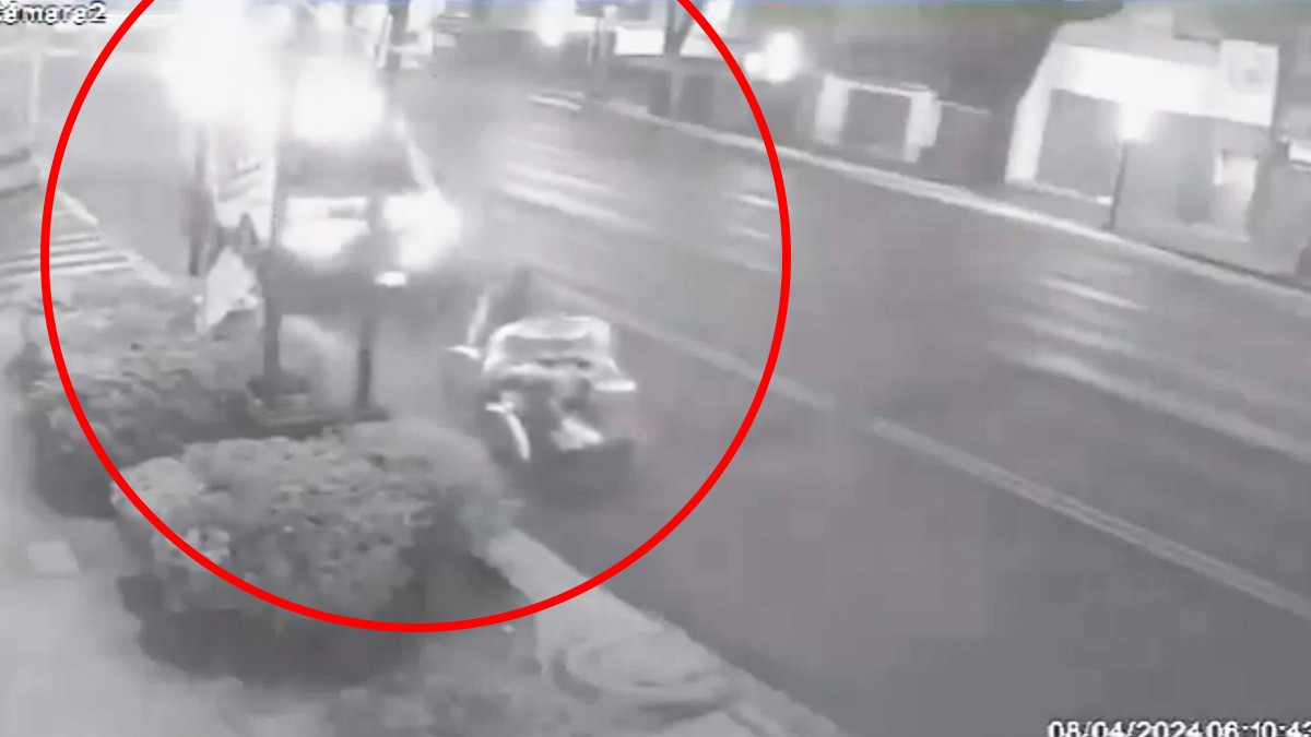 VIDEO Ambulancia arrolla y mata a vendedor de café en su triciclo; liberan al conductor