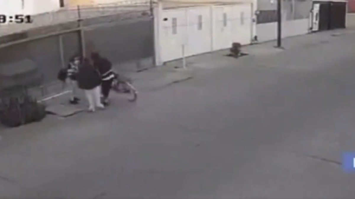 VIDEO Así acorralaron a estudiante para asaltarlo en calles de Real Providencia