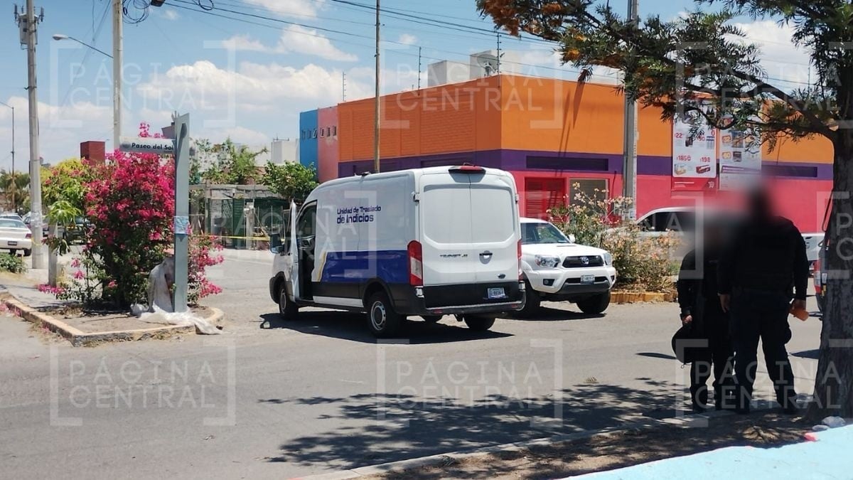 Matan a policía en su día de descanso; regresaba de la tienda y lo balean afuera de su casa