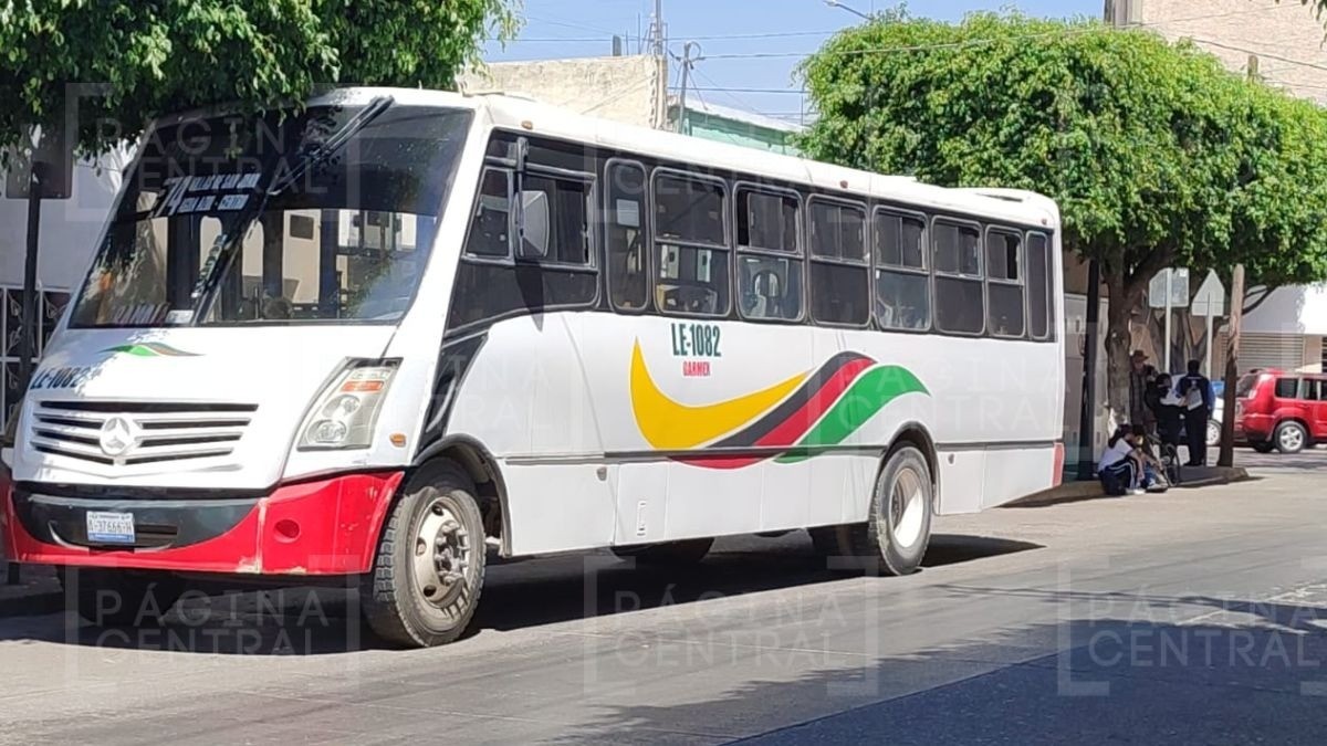 Se registra accidente entre estudiante en bici y camión urbano cerca de la Calzada