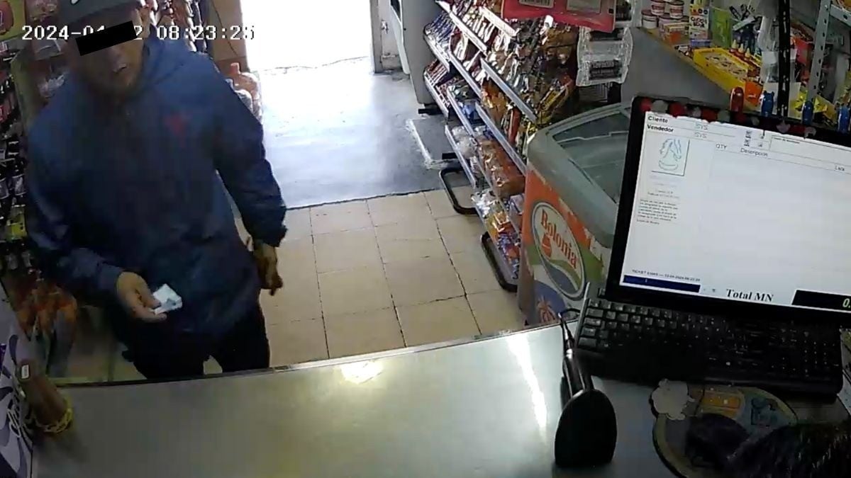 VIDEO Asaltan a mano armada en menos de un minuto en tiendita de Jardines de San Pedro
