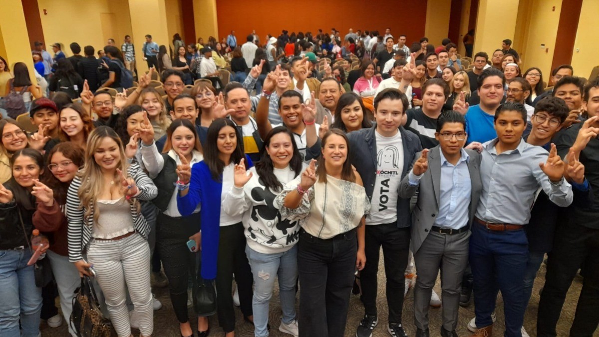 Seguridad y agua, algunas inquietudes de jóvenes ante hija de Xóchitl Gálvez