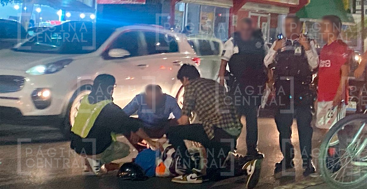 Motociclista intenta rebasar varios vehículos y derrapa sobre Torres Landa