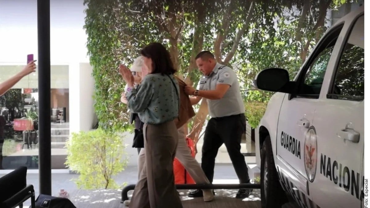 Llega Murillo Karam a su casa