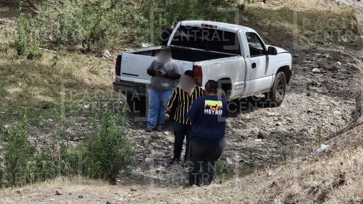 Roban camioneta en la madrugada y sus dueños la encuentran abandonada en el Arroyo Alfaro
