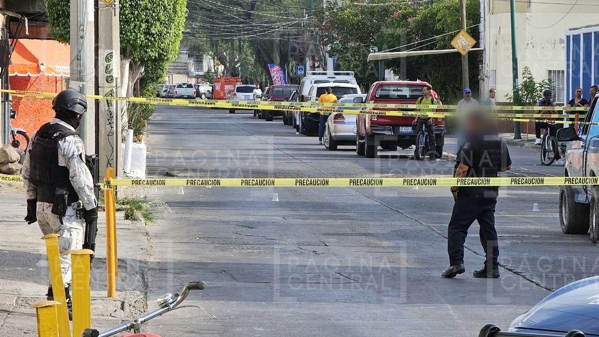 Ernesto esperaba a que abrieran la tenería donde trabaja y lo balean en Peñitas