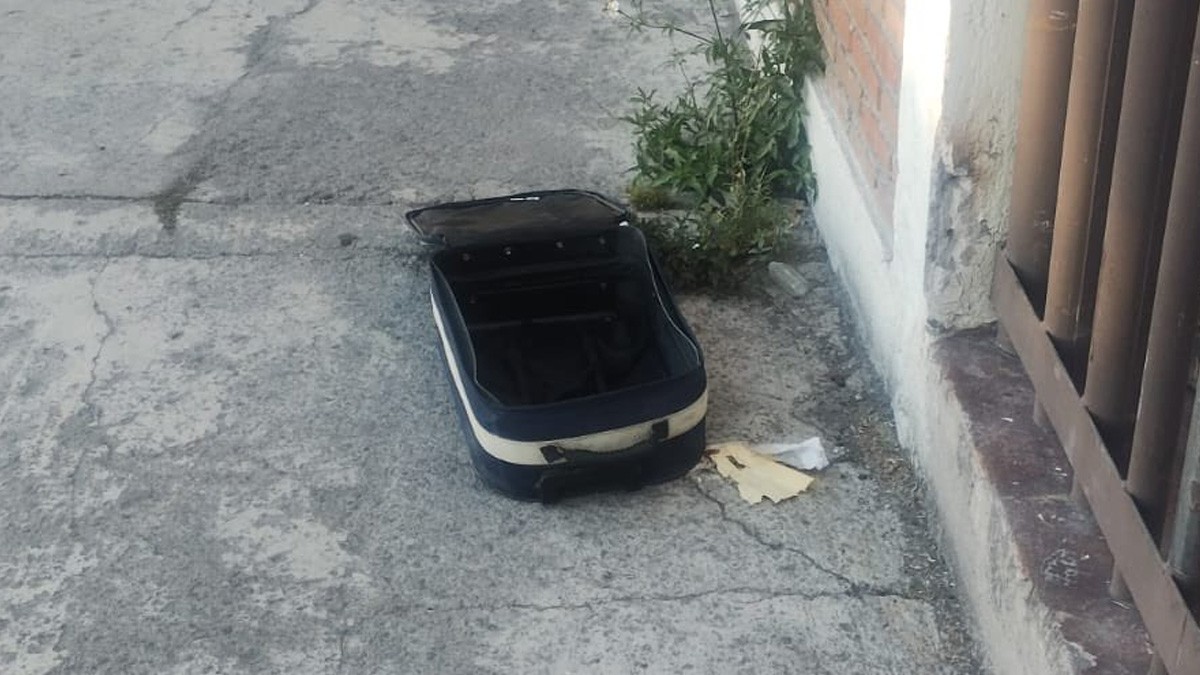 ¡Desalmados! Bebé de 8 meses es abandonado a su suerte dentro de una maleta