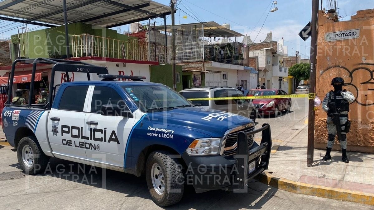 Tocan en la casa de mujer en Valle de Señora y al salir a la cochera la matan a balazos