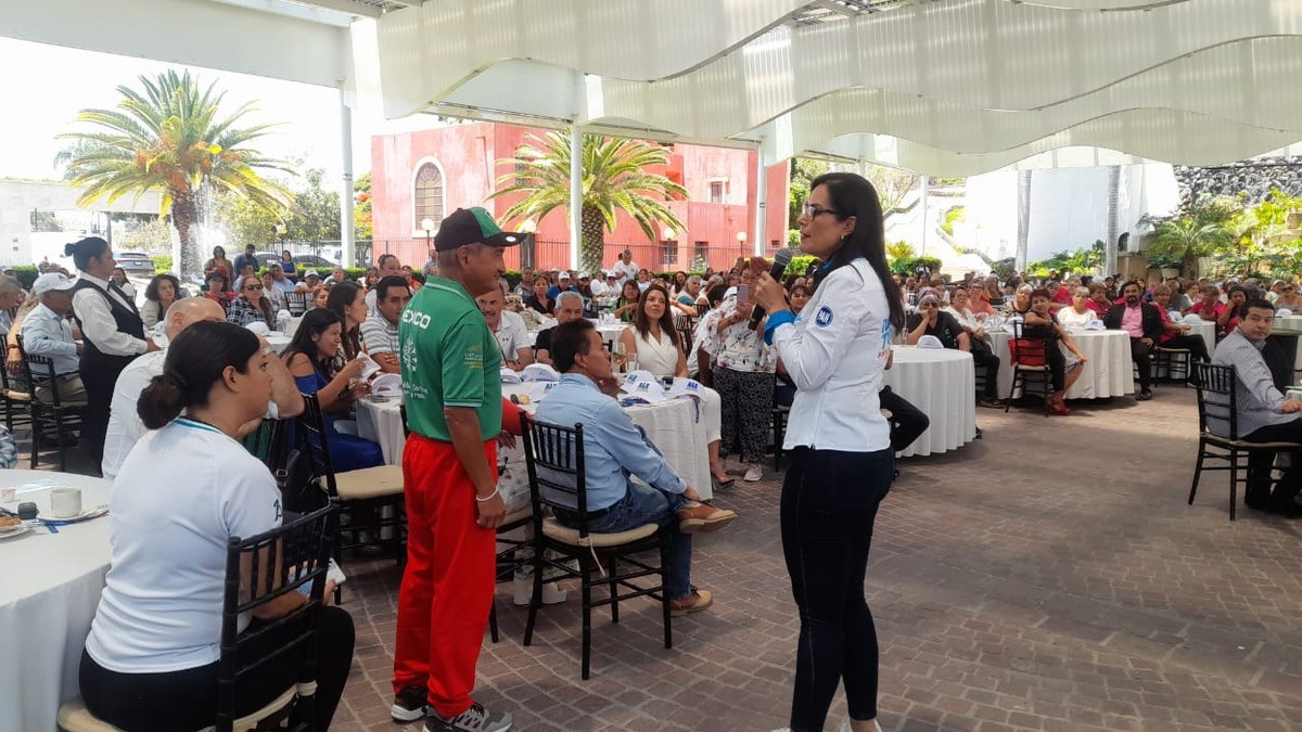 Escucha Alejandra Gutiérrez propuestas de deportistas y promotores deportivos de León