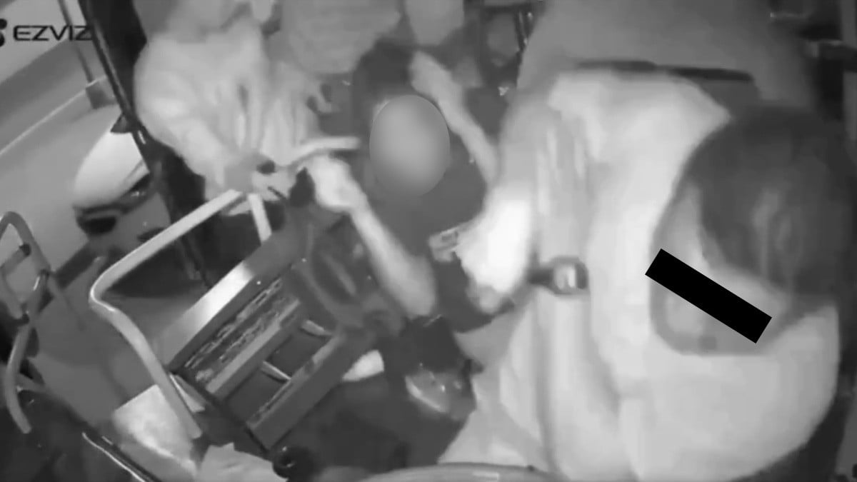 VIDEO Captan cómo ladrones matan sin piedad a chofer de camión urbano